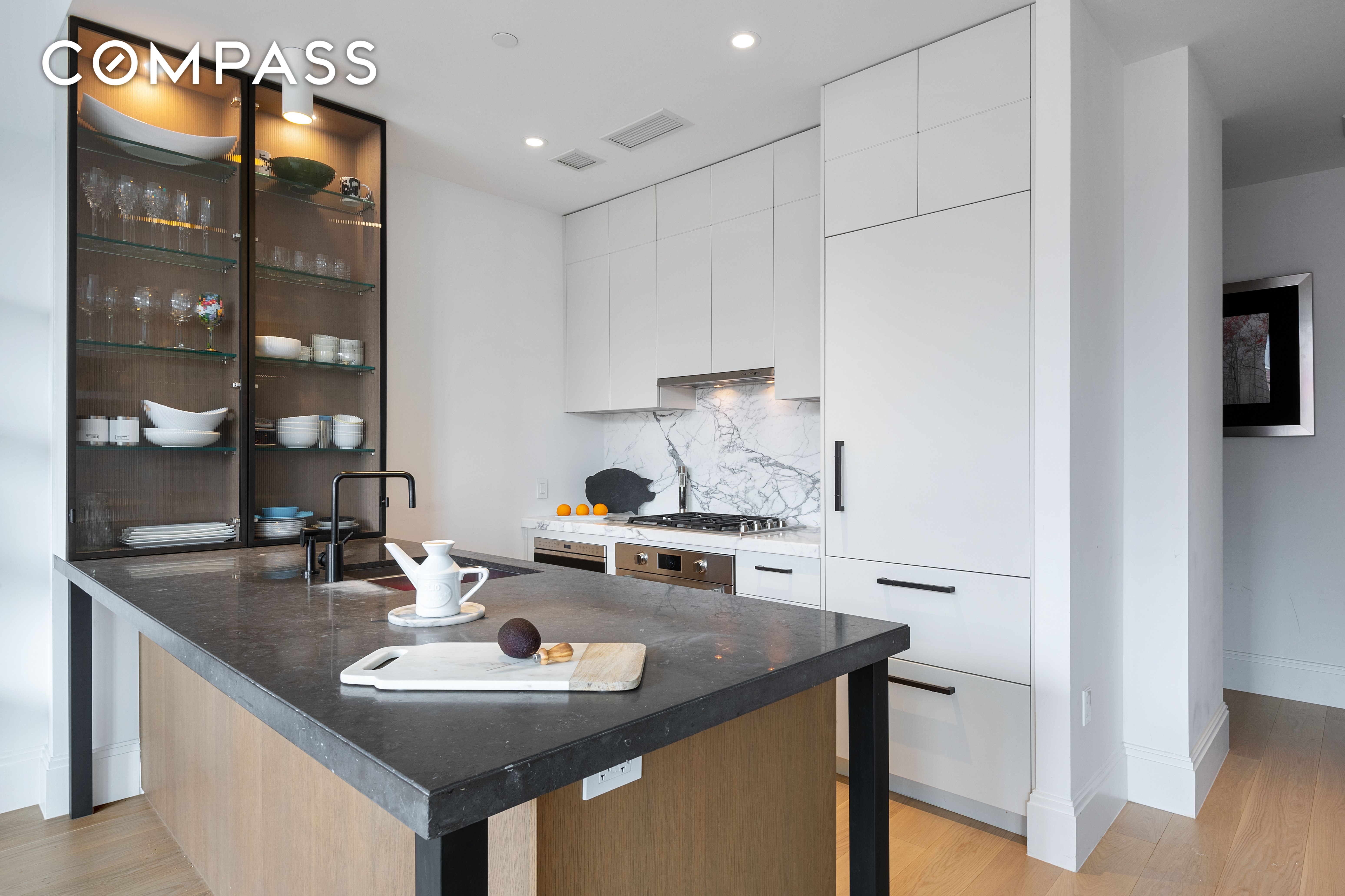 438 East 12th Street 5K, East Village, Downtown, NYC - 2 Bedrooms  
2.5 Bathrooms  
4 Rooms - 