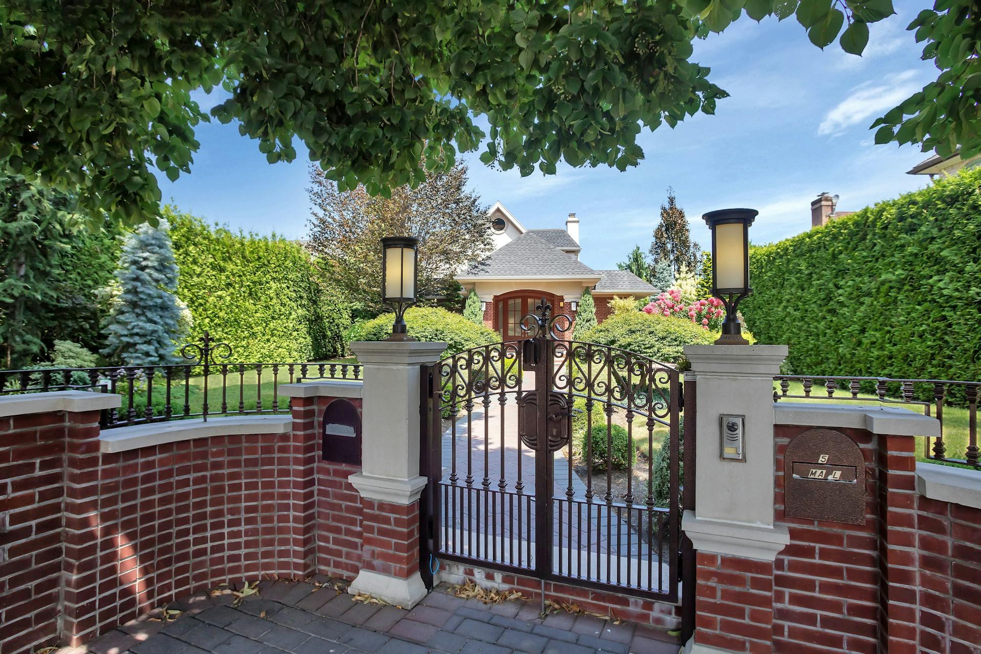 Photo 1 of 5 Boulevard, Whitestone, New York, $4,695,000, Web #: 1079173195