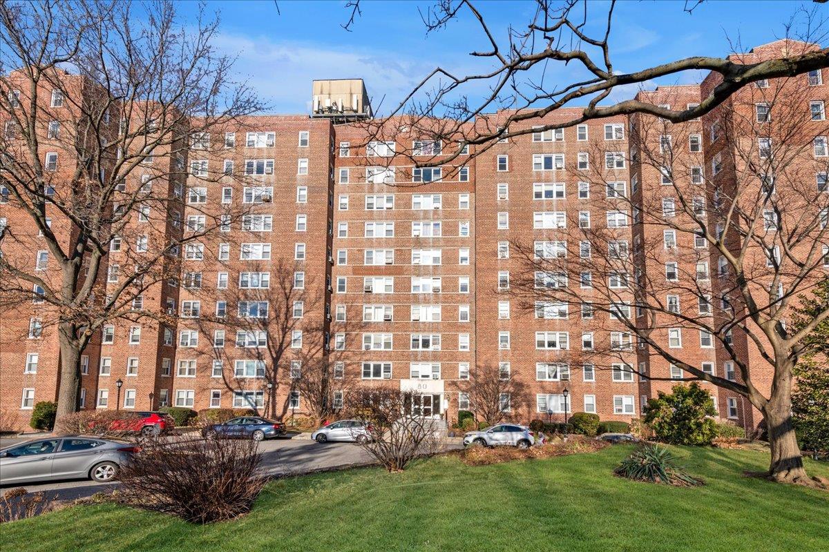 80 Knolls Crescent 9-K, Spuyten Duyvil, Bronx, New York - 2 Bedrooms  
1 Bathrooms  
4 Rooms - 