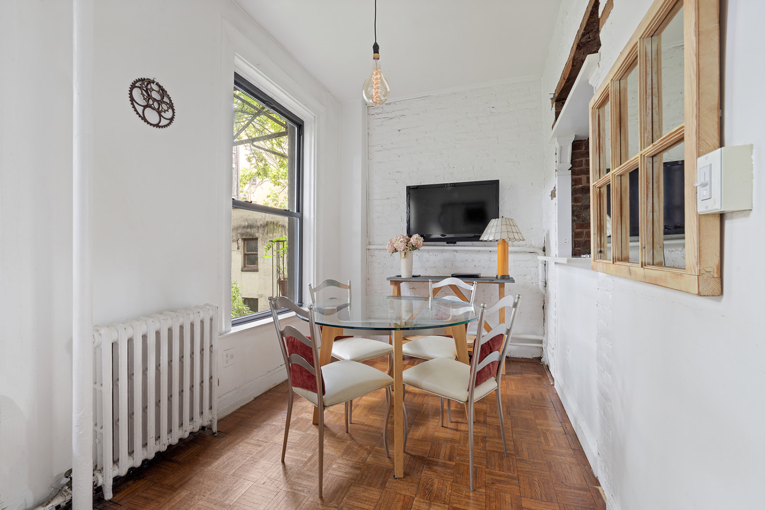 274 East 10th Street 3B, East Village, Downtown, NYC - 2 Bedrooms  
1 Bathrooms  
5 Rooms - 