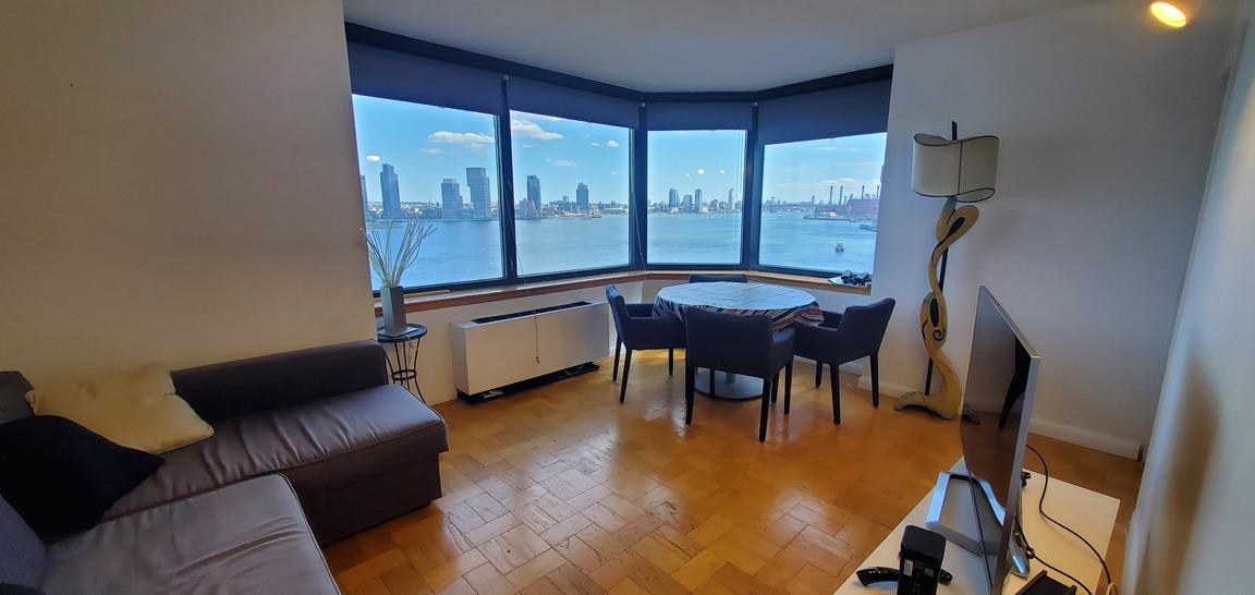 415 East 37th Street 15-F, Murray Hill, Midtown East, NYC - 2 Bedrooms  
2 Bathrooms  
4 Rooms - 