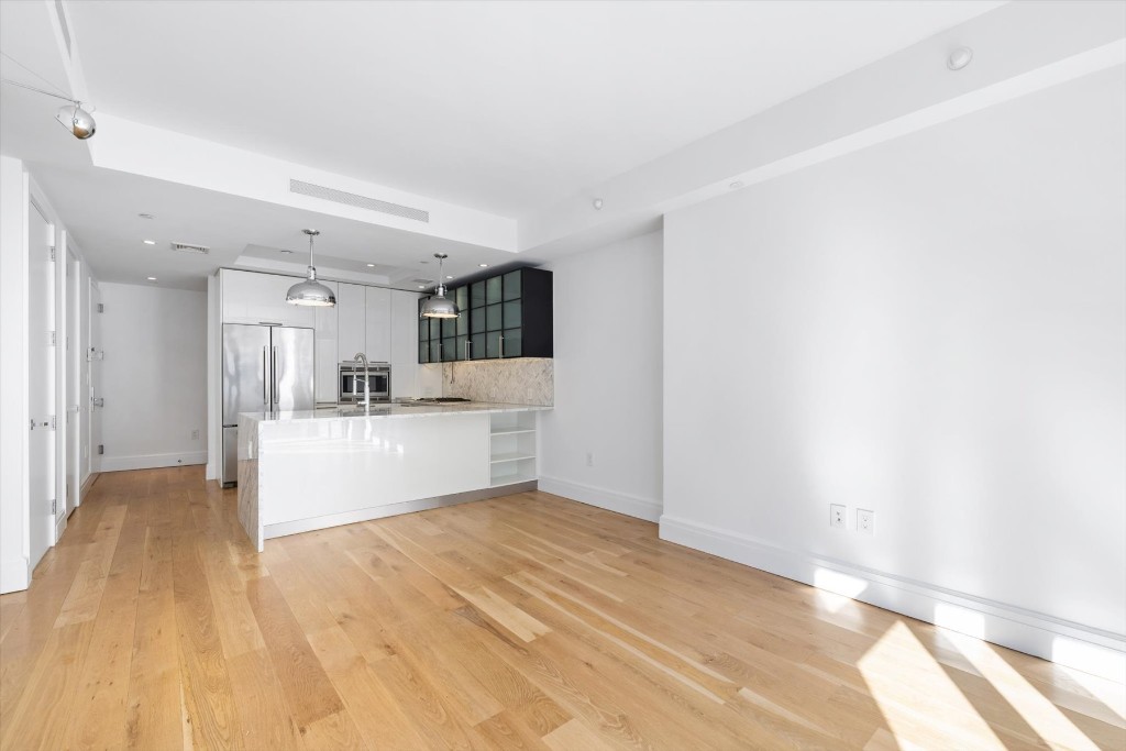 47 Bridge Street 4B, Dumbo, Brooklyn, New York - 2 Bedrooms  
2 Bathrooms  
4 Rooms - 