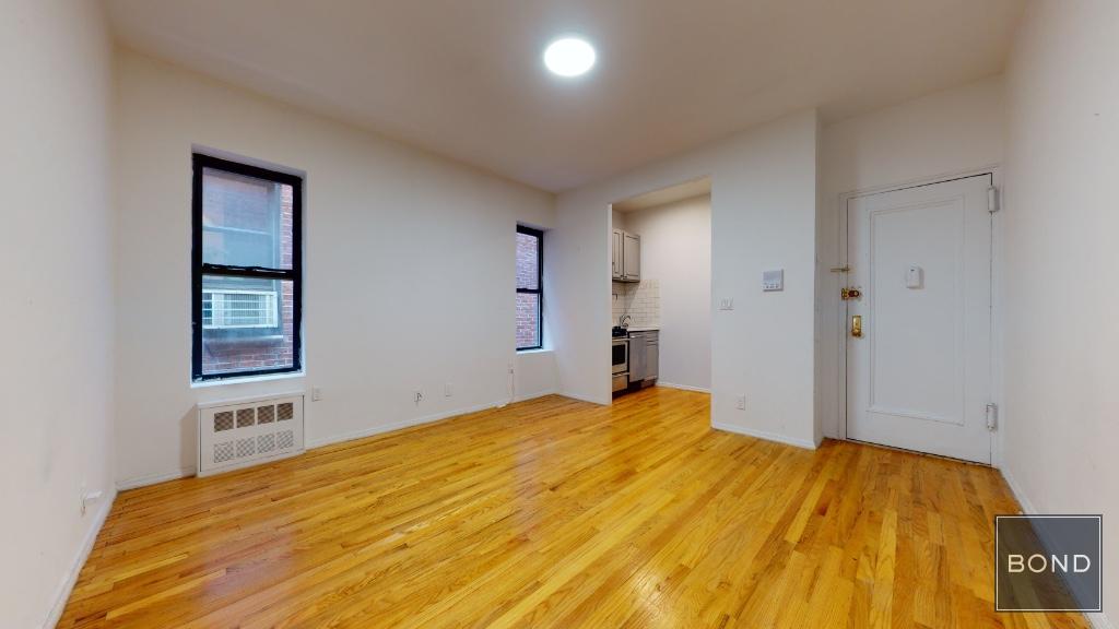 Photo 1 of 226 East 87th Street 5C, Upper East Side, NYC, $4,100, Web #: 1079677532