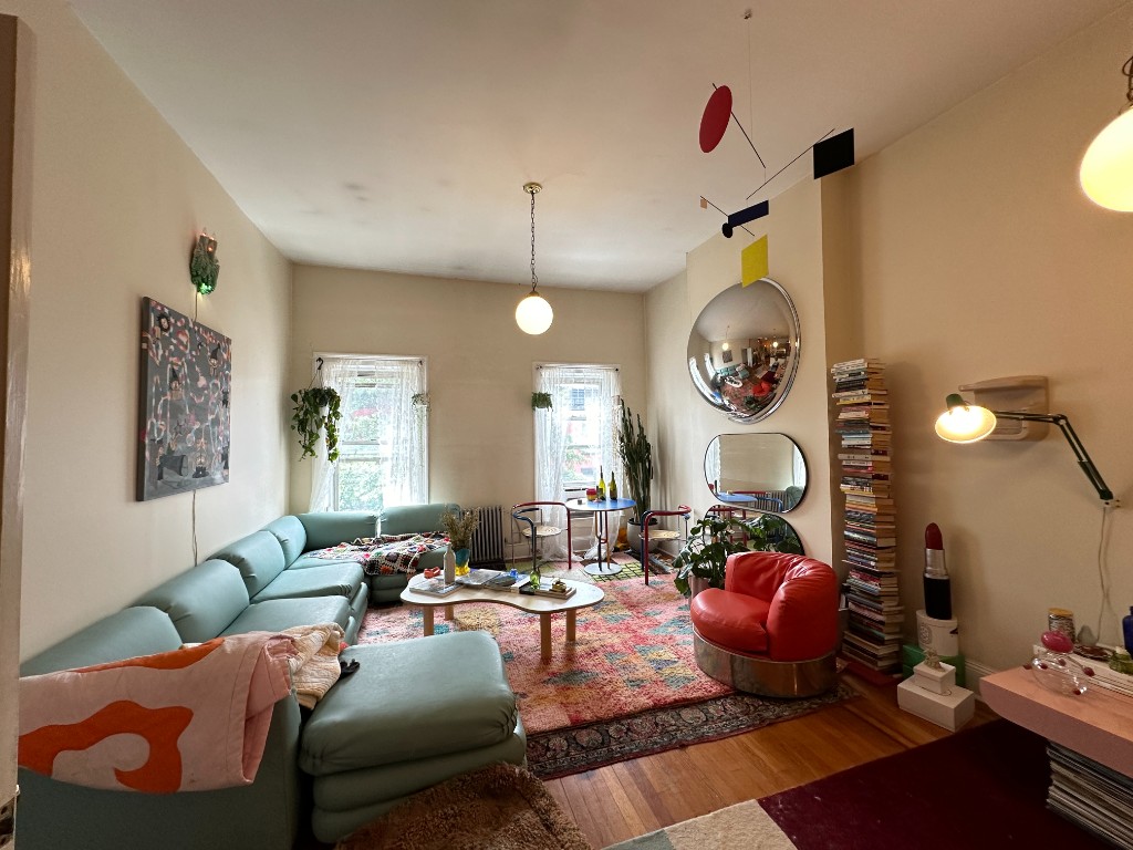 219 Sackett Street 2, Carroll Gardens, Brooklyn, New York - 2 Bedrooms  
1 Bathrooms  
6 Rooms - 