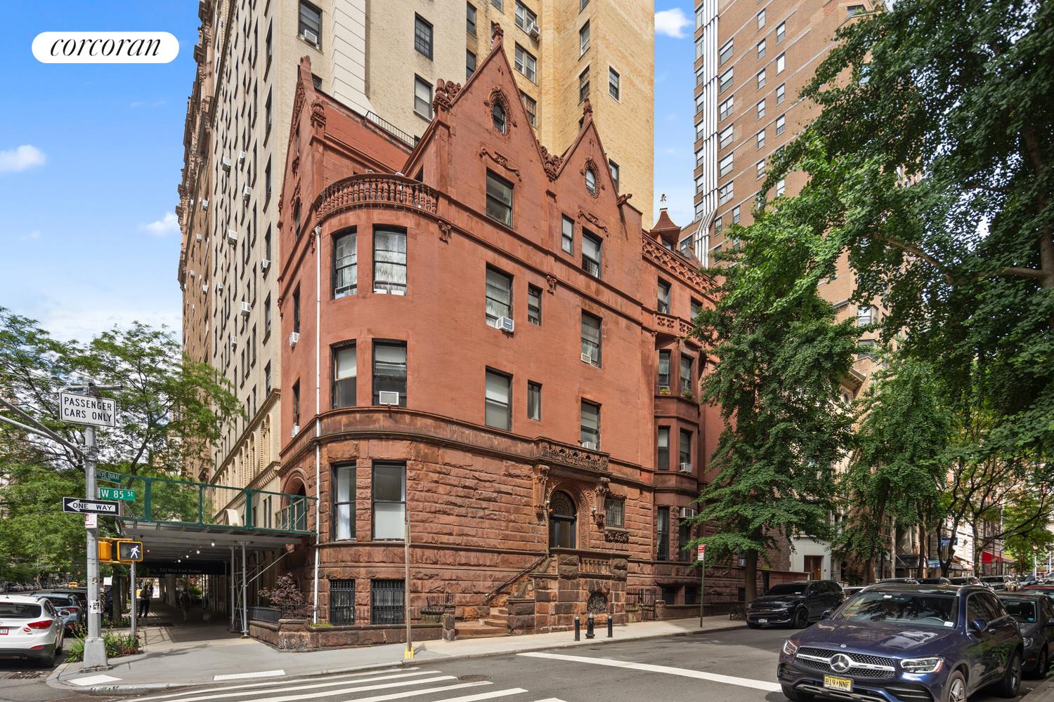 520 West End Avenue, Upper West Side, Upper West Side, NYC - 13 Bedrooms  
12.5 Bathrooms  
26 Rooms - 