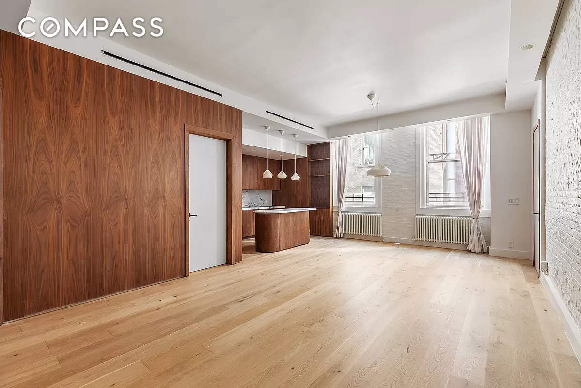 108 Wooster Street 3D, Soho, Downtown, NYC - 2 Bedrooms  
1.5 Bathrooms  
4 Rooms - 