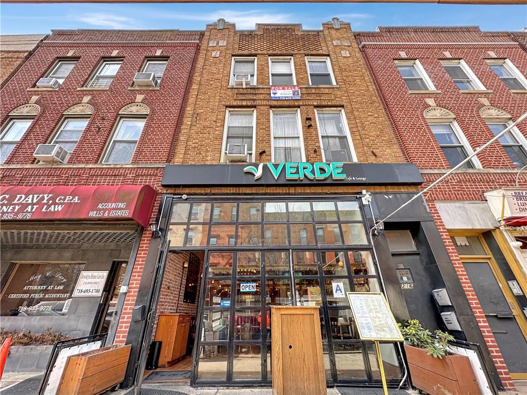 216 Smith Street, Cobble Hill, Brooklyn, New York - 5 Bedrooms  
2 Bathrooms  
9 Rooms - 