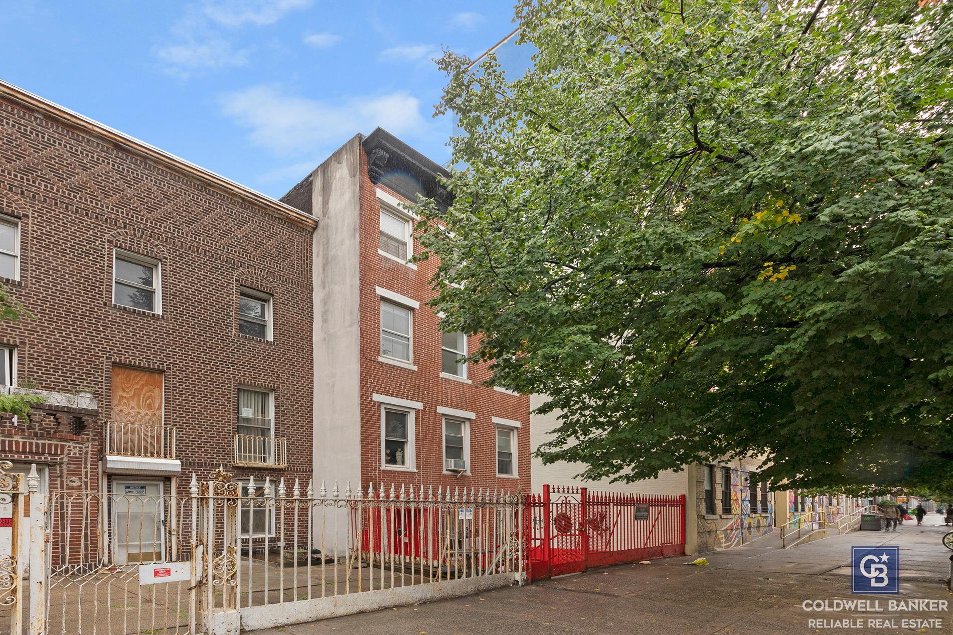 439 East 116th Street, East Harlem, Upper Manhattan, NYC - 7 Bedrooms  
4 Bathrooms  
15 Rooms - 