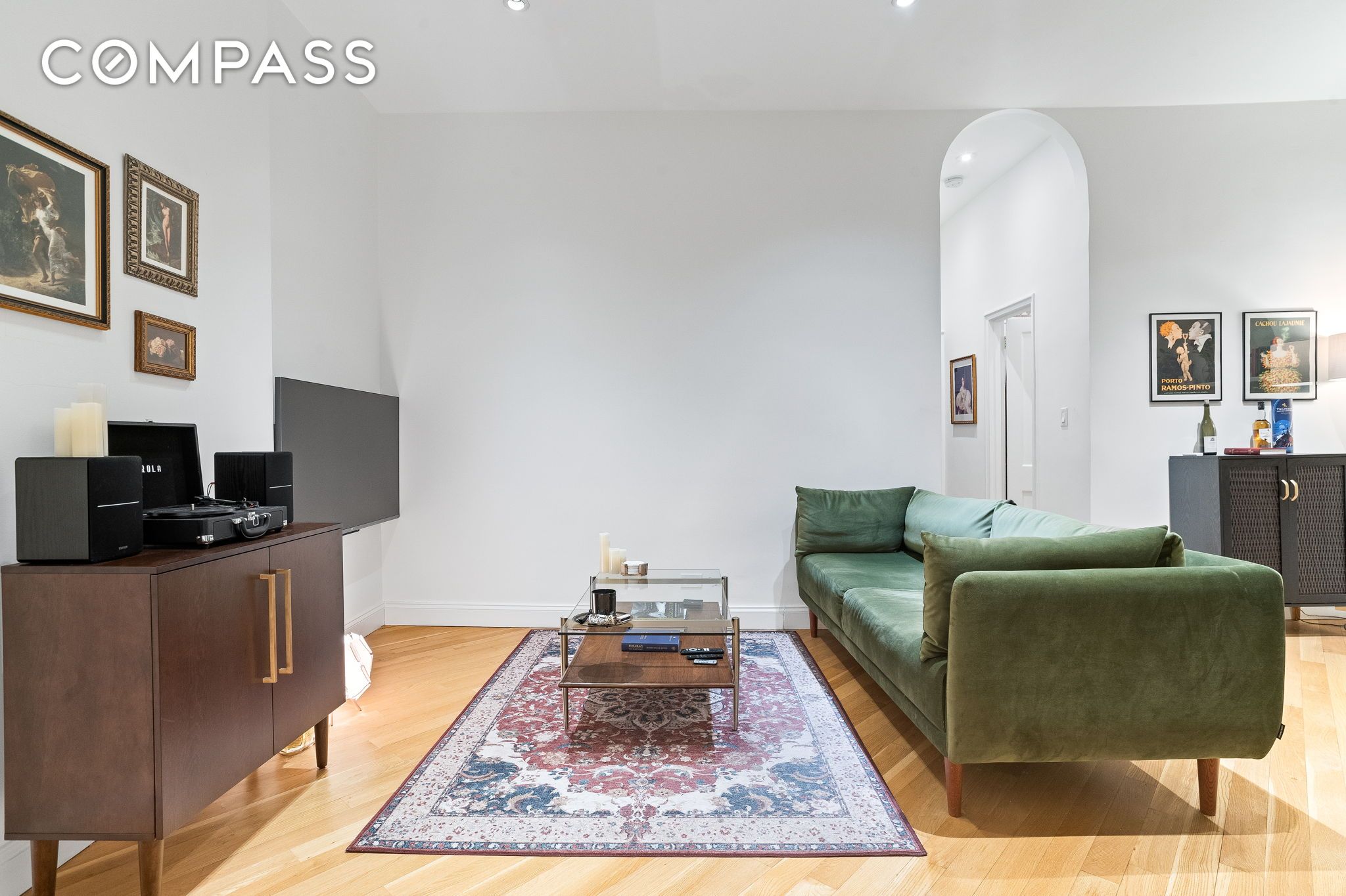 125 West 56th Street 4B, Theater District, Midtown West, NYC - 1 Bedrooms  
1 Bathrooms  
3 Rooms - 