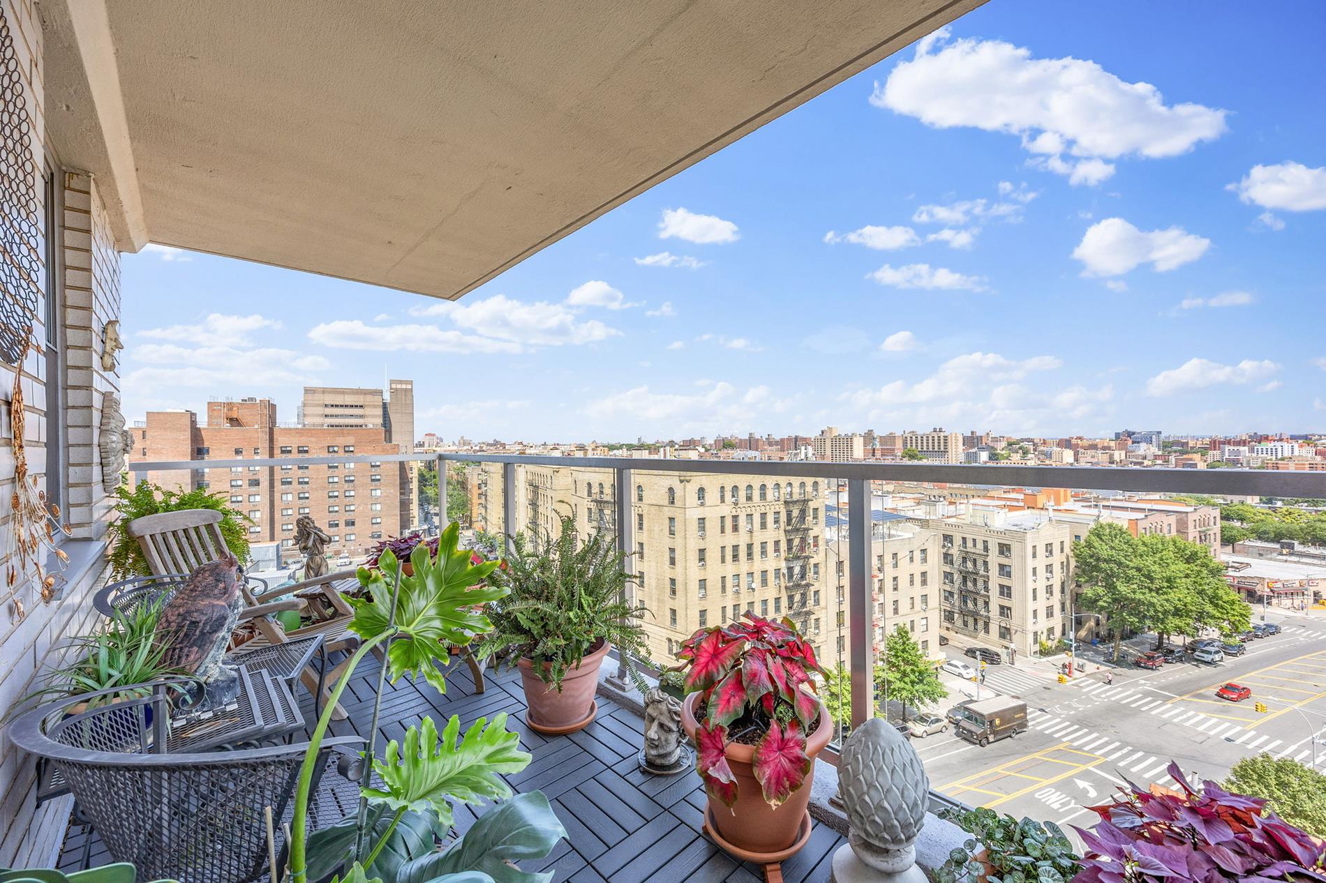 1020 Grand Concourse 12-J, Concourse, Bronx, New York - 2 Bedrooms  
2 Bathrooms  
7 Rooms - 