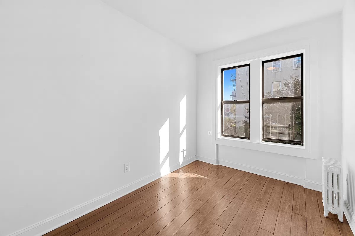 619 East 5th Street 32, East Village, Downtown, NYC - 1 Bedrooms  
1 Bathrooms  
2 Rooms - 