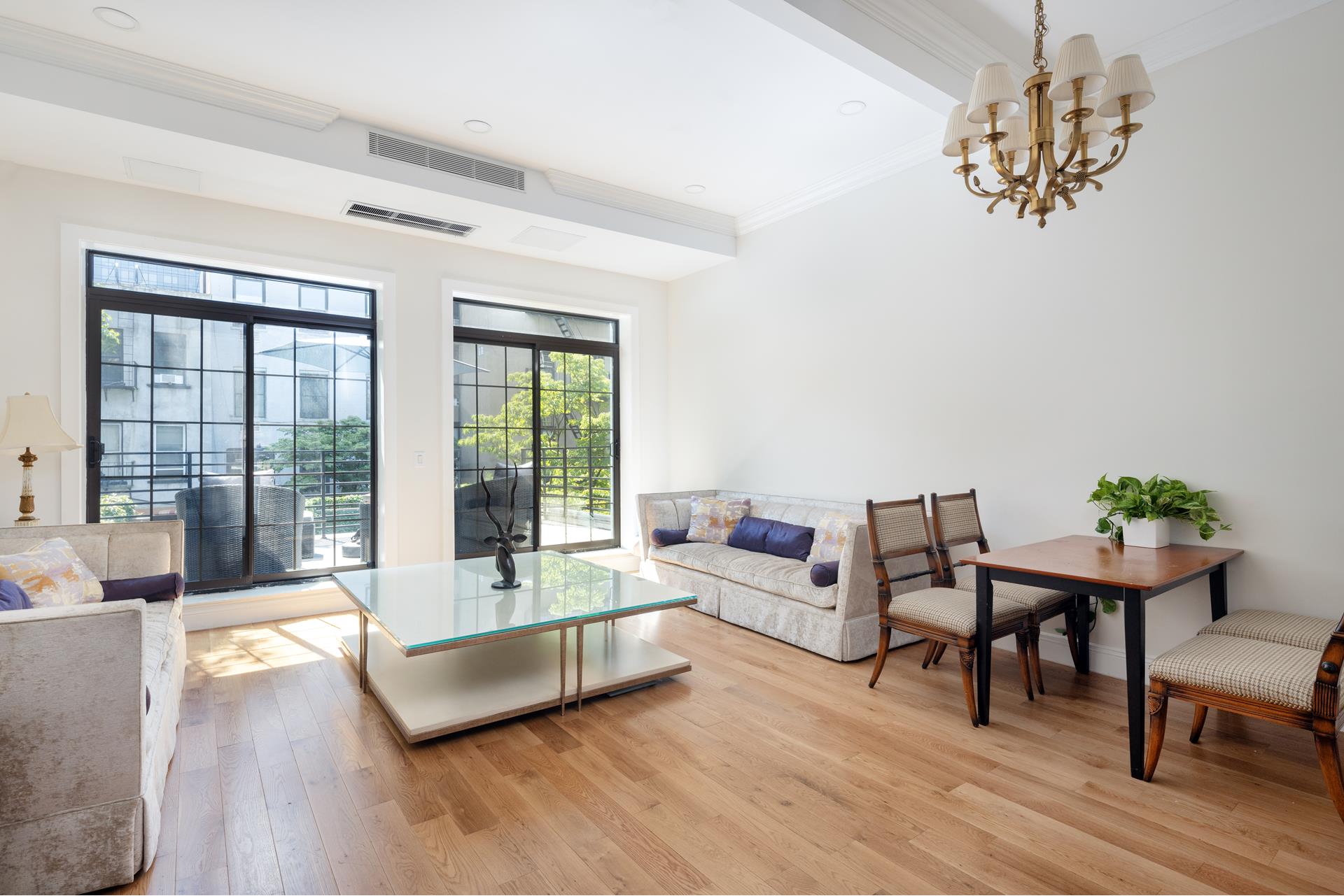 450 West 44th Street, Hells Kitchen, Midtown West, NYC - 7 Bedrooms  
7.5 Bathrooms  
8 Rooms - 