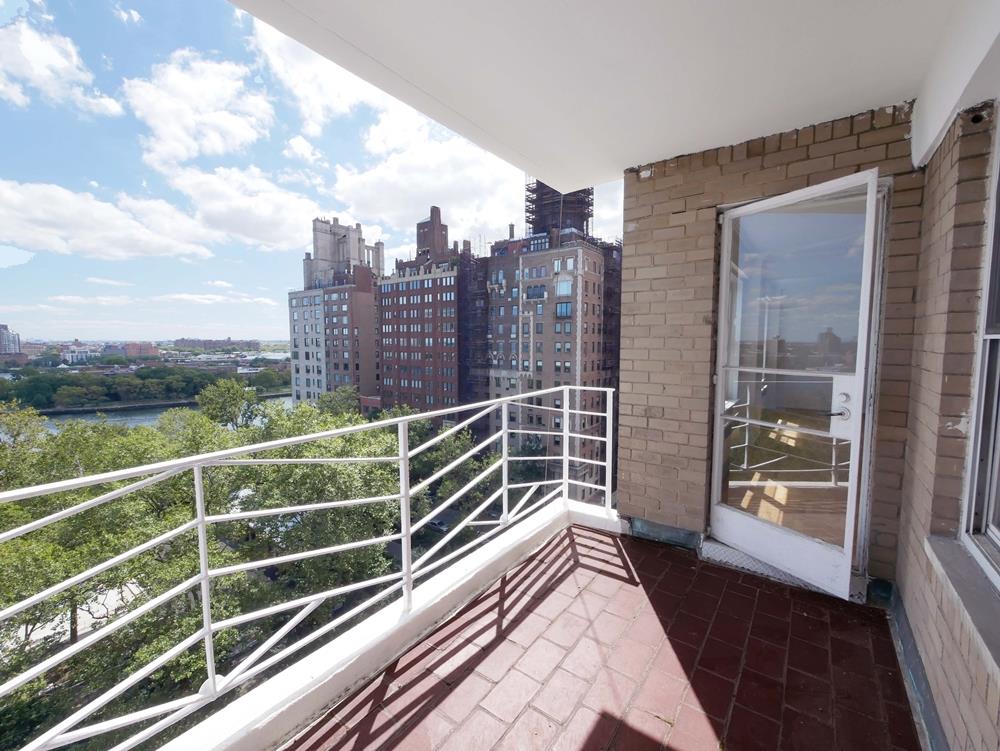 110 East End Avenue 10-Jk, Upper East Side, Upper East Side, NYC - 3 Bedrooms  
3 Bathrooms  
6 Rooms - 