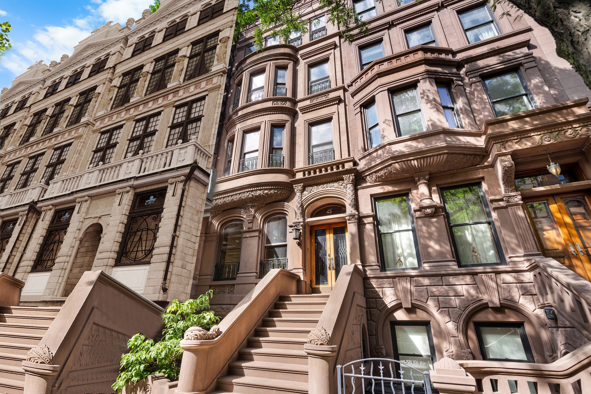 45 West 70th Street Th, Lincoln Square, Upper West Side, NYC - 5 Bedrooms  
1.5 Bathrooms  
9 Rooms - 