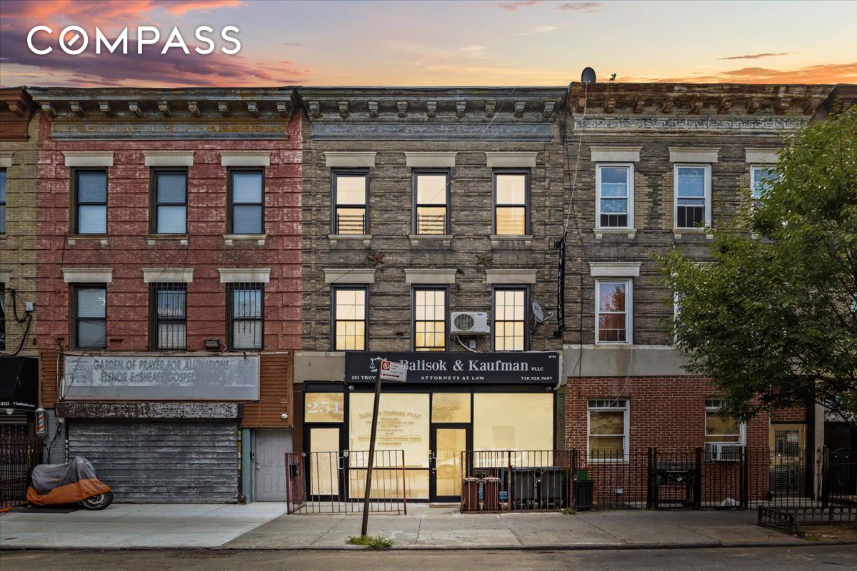 251 Troy Avenue, Crown Heights, Brooklyn, New York - 6 Bedrooms  
3.5 Bathrooms  
10 Rooms - 