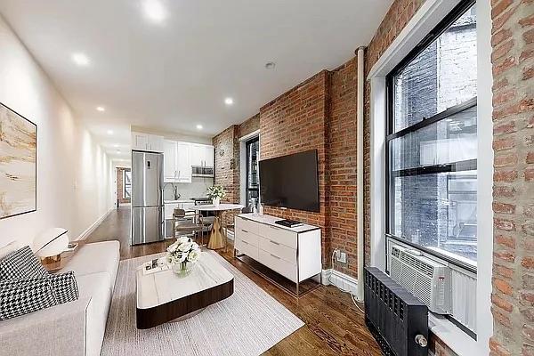 266 West 25th Street 3E, Chelsea,  - 3 Bedrooms  
2 Bathrooms  
6 Rooms - 