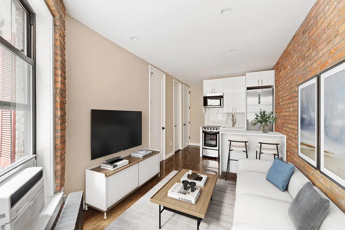 508 East 12th Street 2B, East Village, Downtown, NYC - 3 Bedrooms  
1 Bathrooms  
5 Rooms - 