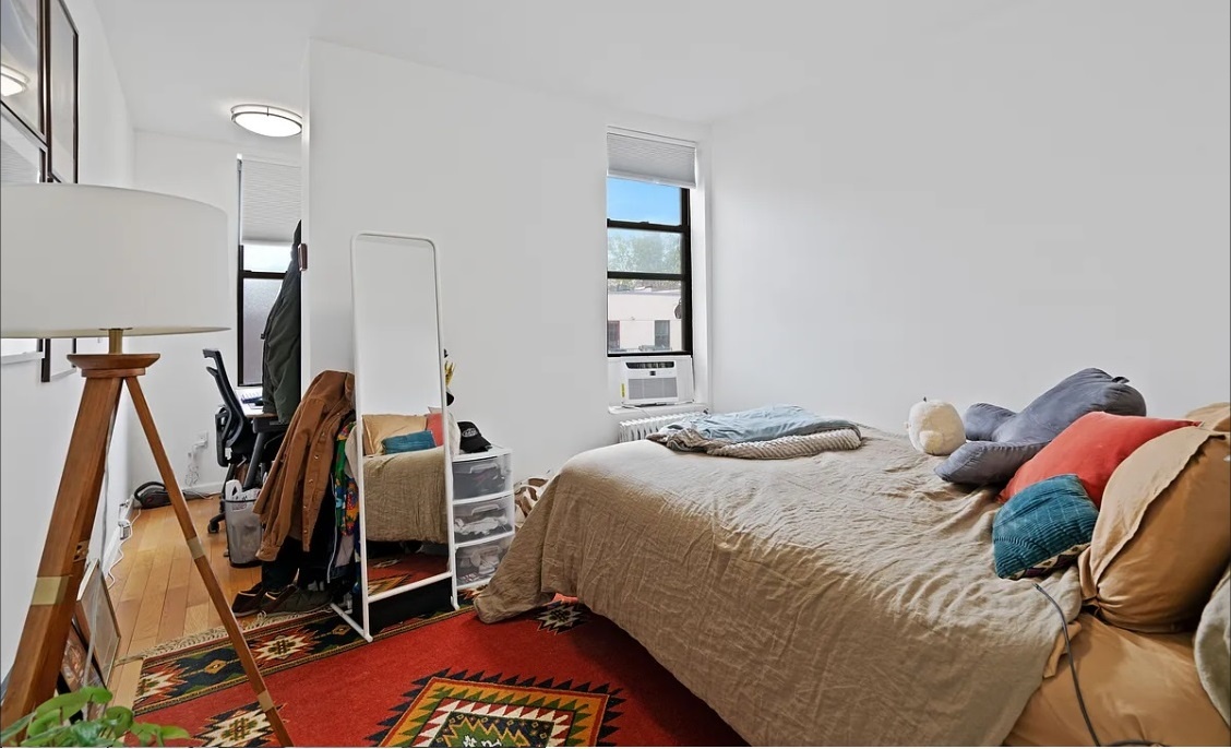 10-22 47th Road 3-L, Long Island City, Queens, New York - 2 Bedrooms  
1 Bathrooms  
5 Rooms - 