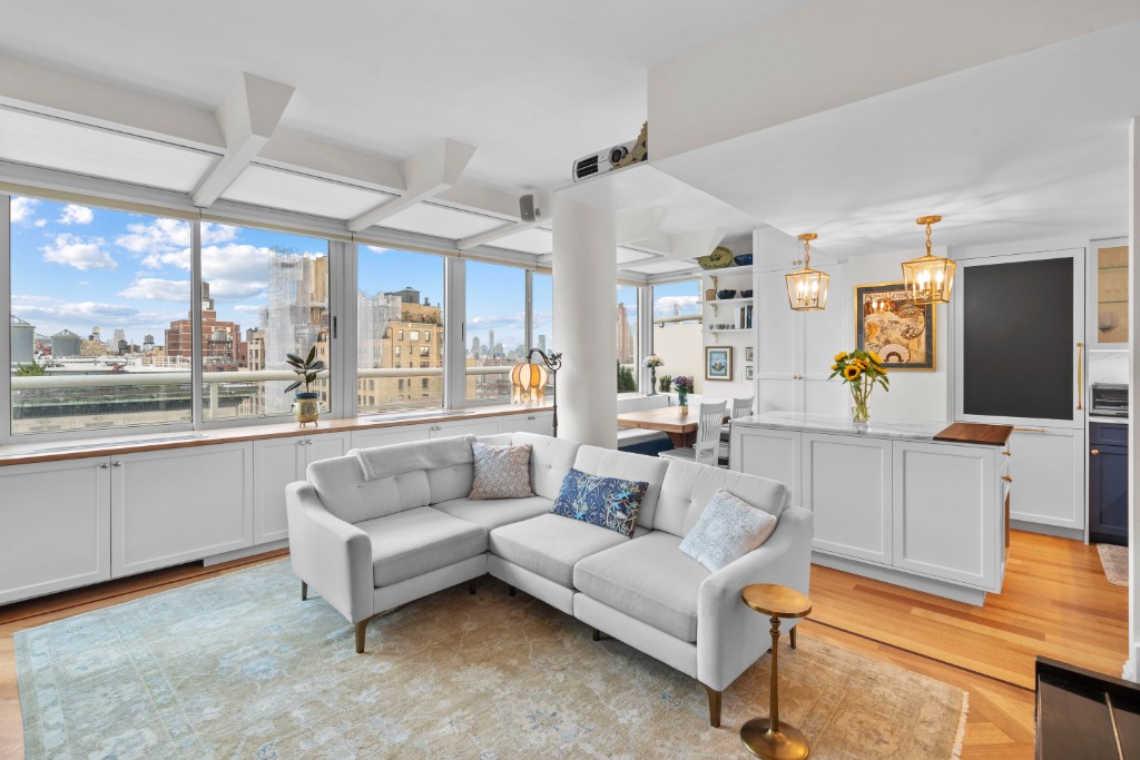 2373 Broadway 1903, Upper West Side, Upper West Side, NYC - 3 Bedrooms  
3 Bathrooms  
9 Rooms - 