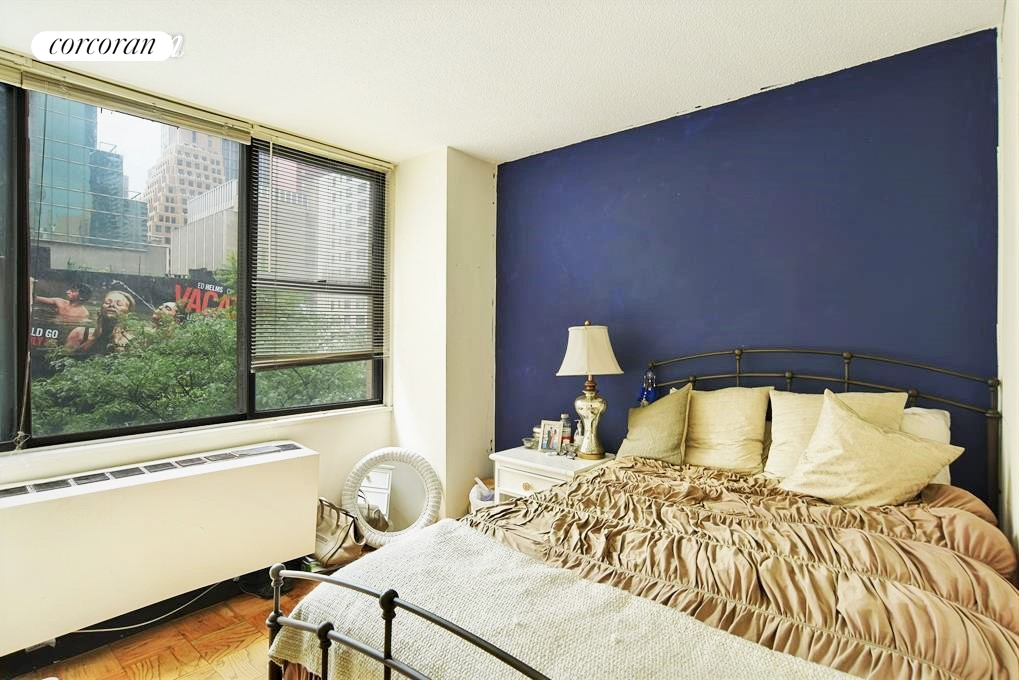 301 East 45th Street 4C, Turtle Bay, Midtown East, NYC - 1 Bedrooms  
1 Bathrooms  
4 Rooms - 