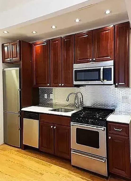 749 9th Avenue 304, Midtown West, Midtown West, NYC - 2 Bedrooms  
1 Bathrooms  
4 Rooms - 