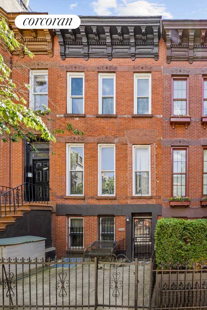 714 De Graw Street, Park Slope, Brooklyn, New York - 3 Bedrooms  
3 Bathrooms  
12 Rooms - 