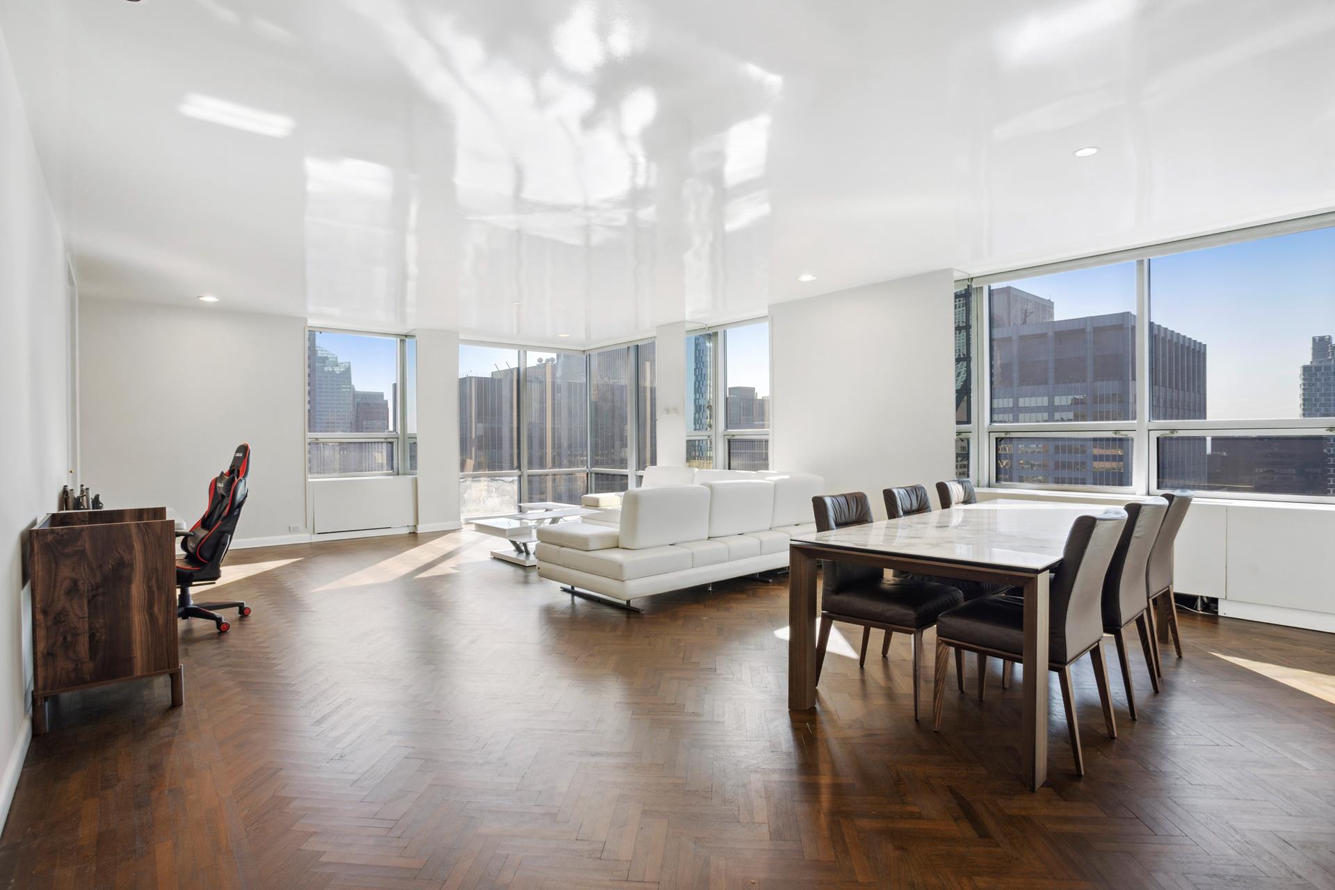 15 West 53rd Street 50D, Chelsea And Clinton, Downtown, NYC - 2 Bedrooms  
2.5 Bathrooms  
5 Rooms - 