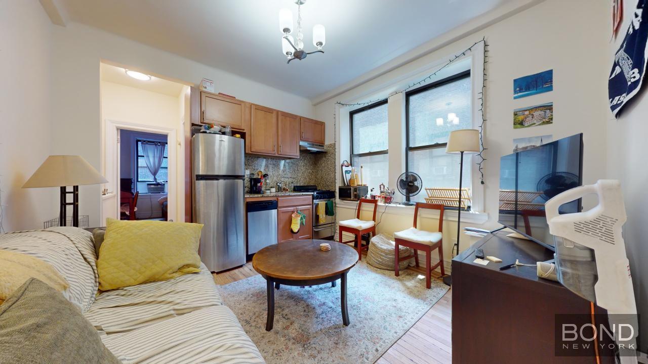 245 West 51st Street 311, Midtown West, Midtown West, NYC - 2 Bedrooms  
1 Bathrooms  
4 Rooms - 