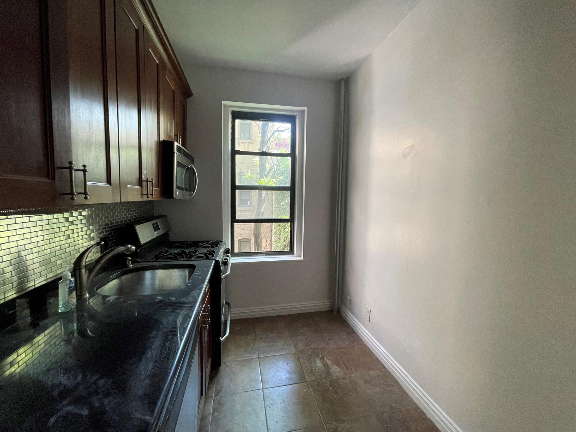 414 West 44th Street 4F, Hells Kitchen, Midtown West, NYC - 2 Bedrooms  
1 Bathrooms  
5 Rooms - 