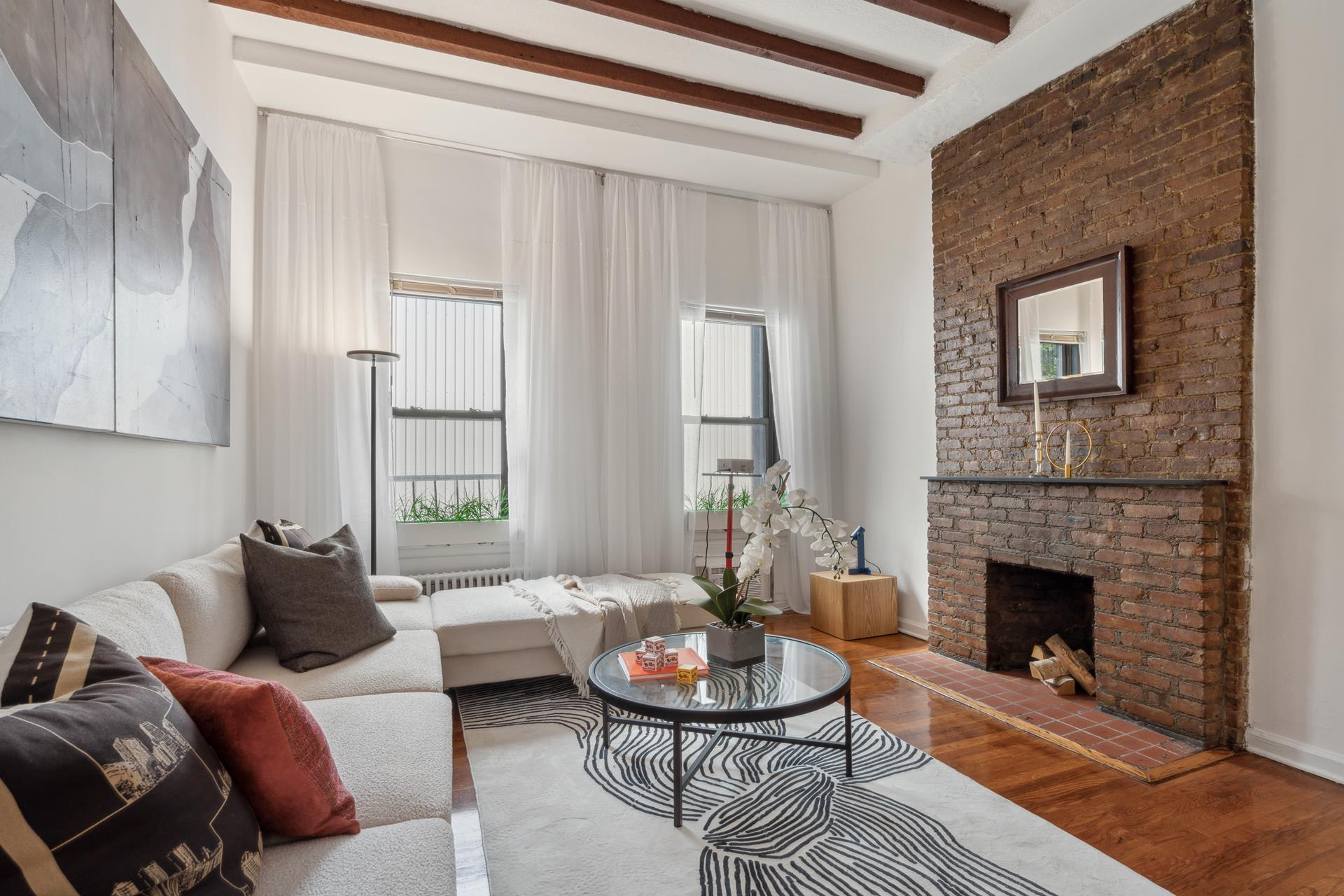 431 West 54th Street 5C, Hells Kitchen, Midtown West, NYC - 1 Bedrooms  
1 Bathrooms  
3 Rooms - 