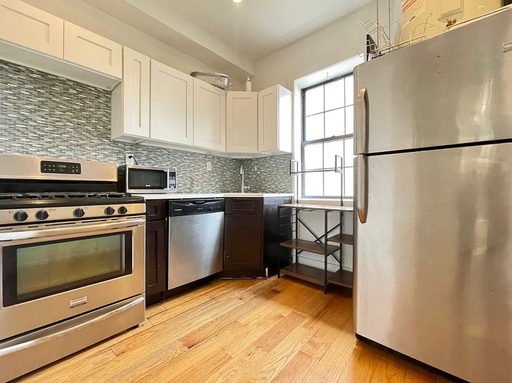 625 Madison Street 1R, Bedford Stuyvesant, Downtown, NYC - 5 Bedrooms  
1 Bathrooms  
7 Rooms - 