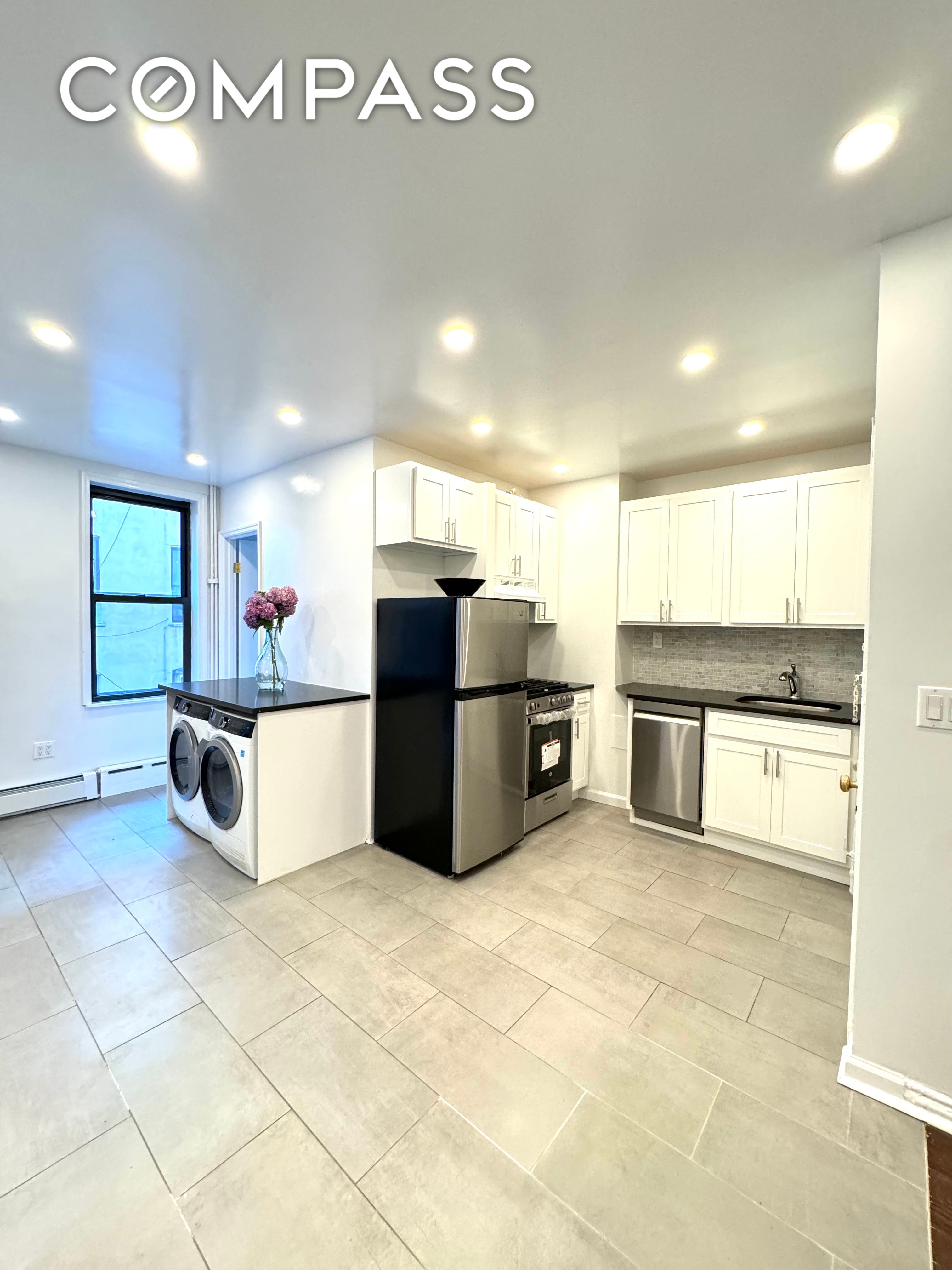 72 Hester Street 2, Chinatown, Downtown, NYC - 2 Bedrooms  
1 Bathrooms  
6 Rooms - 