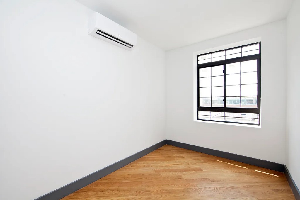 378 South 3rd Street 3L, Williamsburg, Brooklyn, New York - 3 Bedrooms  
1 Bathrooms  
5 Rooms - 