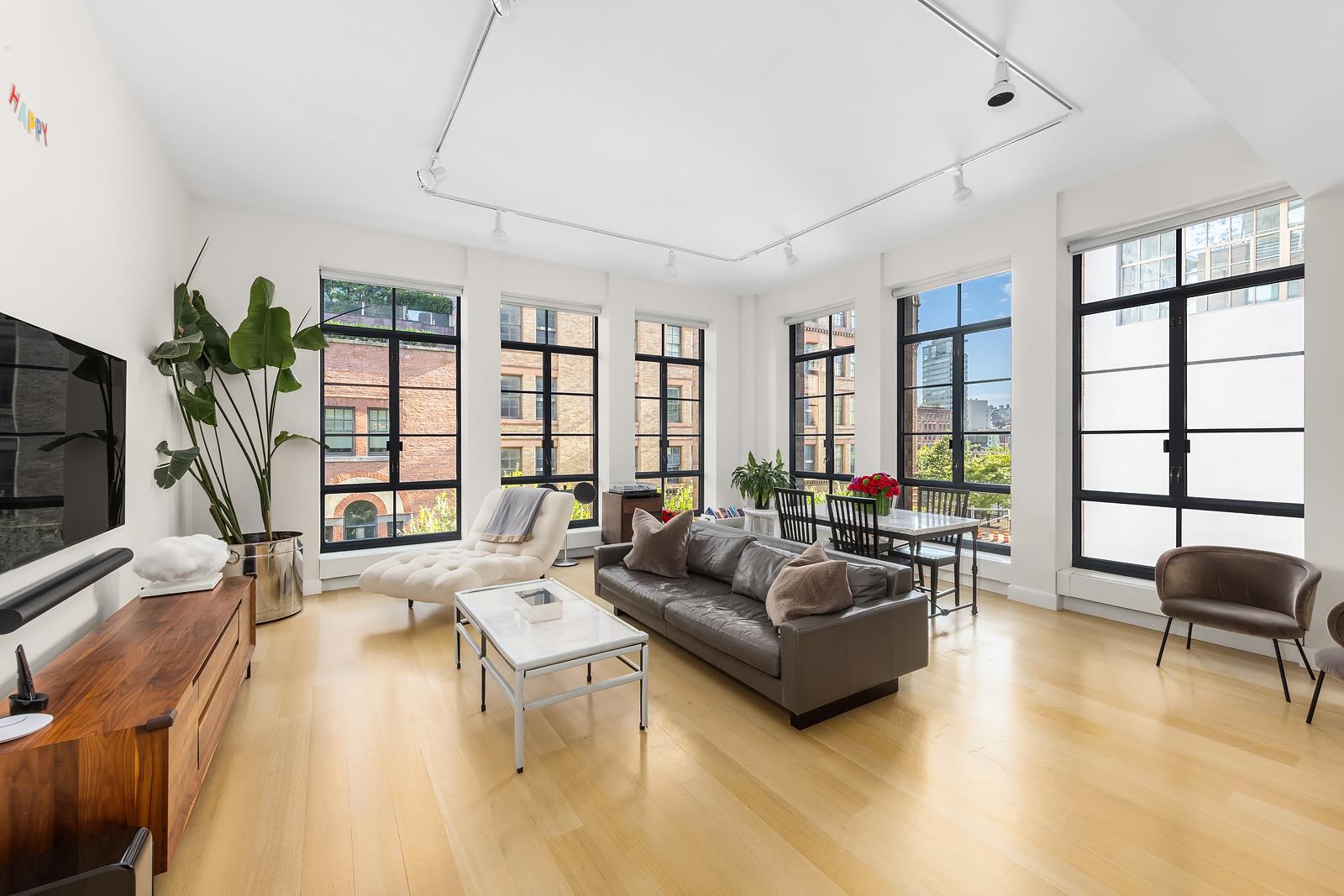 7 Hubert Street 4D, Tribeca, Downtown, NYC - 2 Bedrooms  
2 Bathrooms  
5 Rooms - 