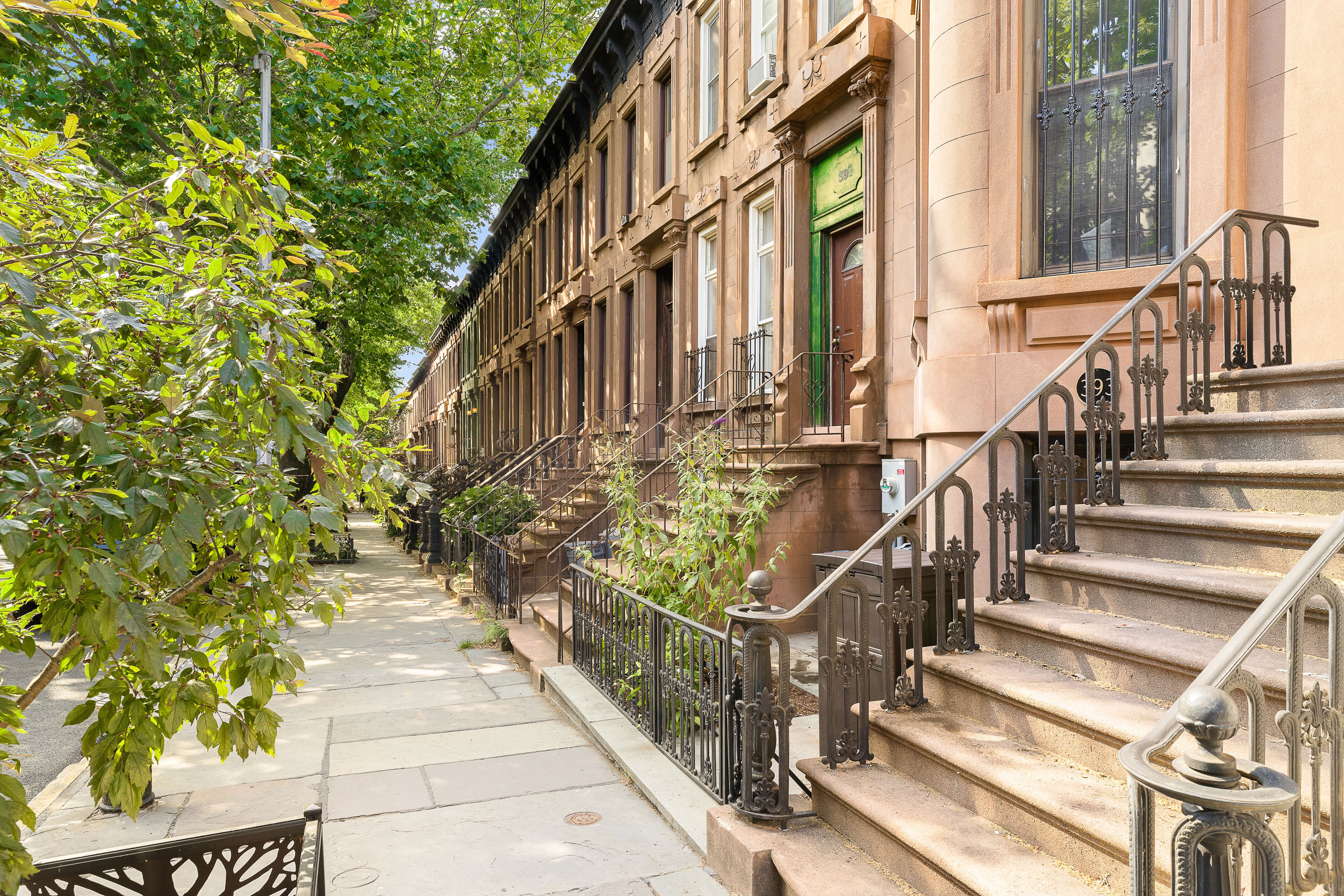 393 6th Street, Park Slope, Brooklyn, New York - 4 Bedrooms  
3 Bathrooms  
9 Rooms - 