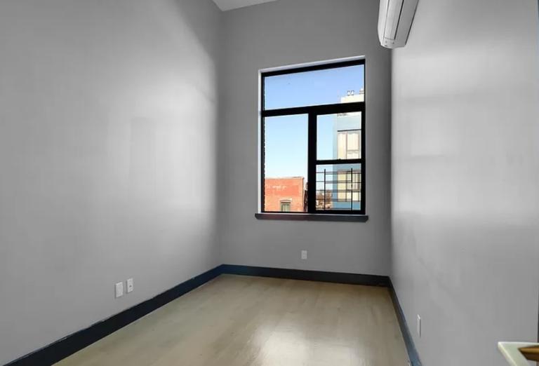 148 Meserole Street 2L, Williamsburg, Brooklyn, New York - 3 Bedrooms  
2.5 Bathrooms  
5 Rooms - 