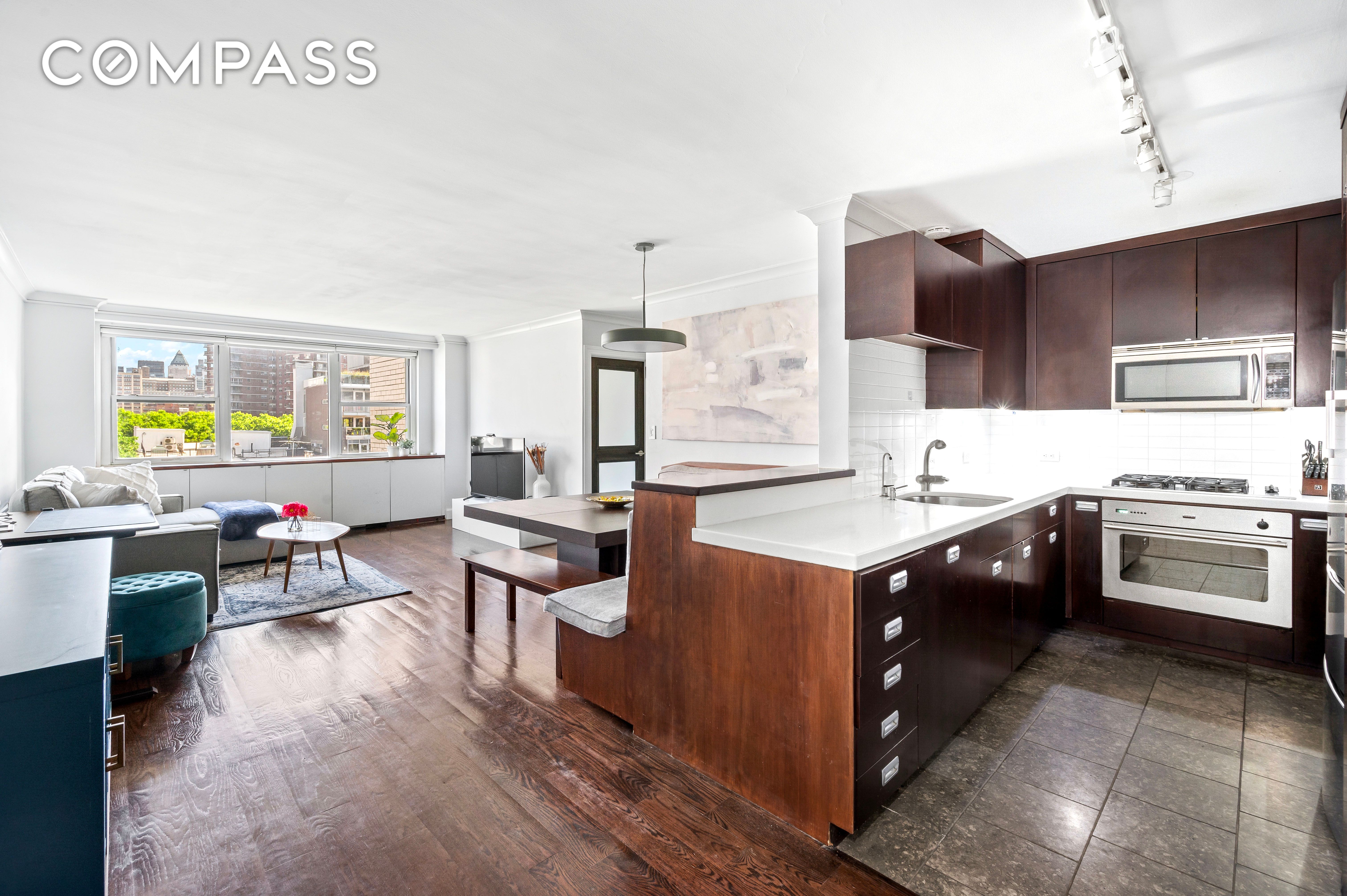 360 West 22nd Street 8K, Chelsea, Downtown, NYC - 1 Bedrooms  
1 Bathrooms  
3 Rooms - 