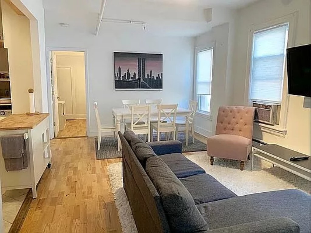 545 Lorimer Street 2, Williamsburg, Brooklyn, New York - 3 Bedrooms  
1 Bathrooms  
5 Rooms - 