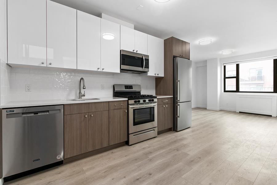 31-07 38th Avenue 52, Long Island City, Queens, New York - 2 Bedrooms  
1 Bathrooms  
4 Rooms - 