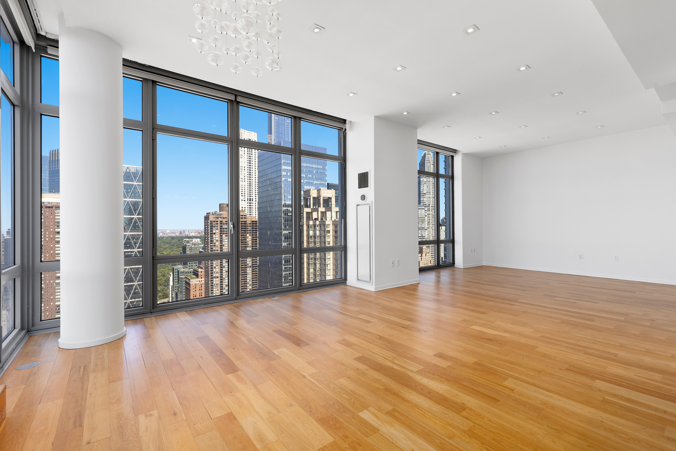 Photo 1 of 310 West 52nd Street 41Ch, Midtown West, NYC, $12,500, Web #: 1086348102