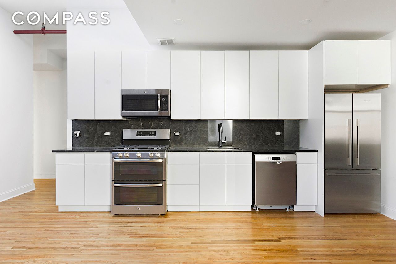 281 Grand Street 2R, Lower East Side, Downtown, NYC - 4 Bedrooms  
2 Bathrooms  
7 Rooms - 