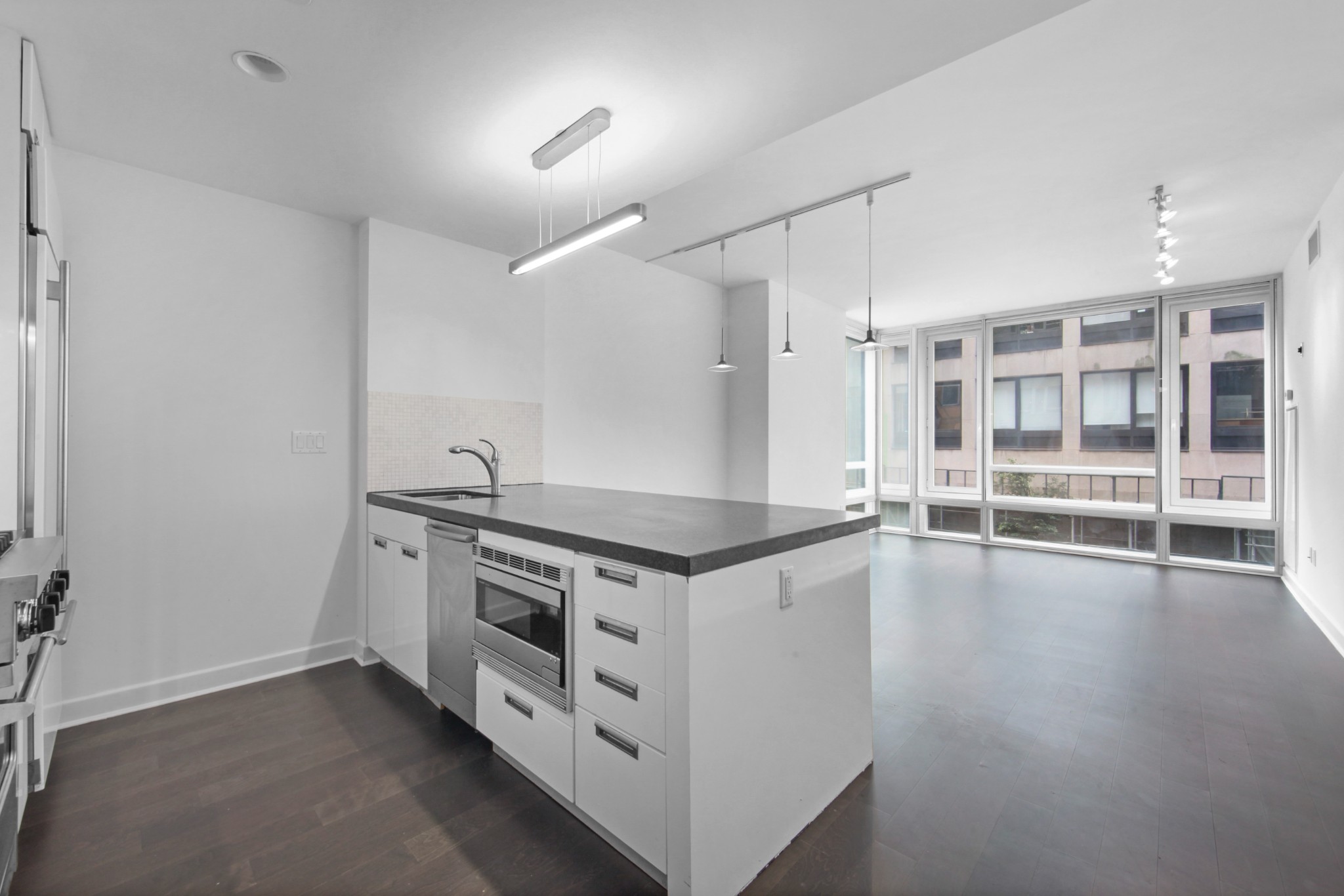 261 West 28th Street 2D, Chelsea, Downtown, NYC - 1 Bedrooms  
1 Bathrooms  
3 Rooms - 