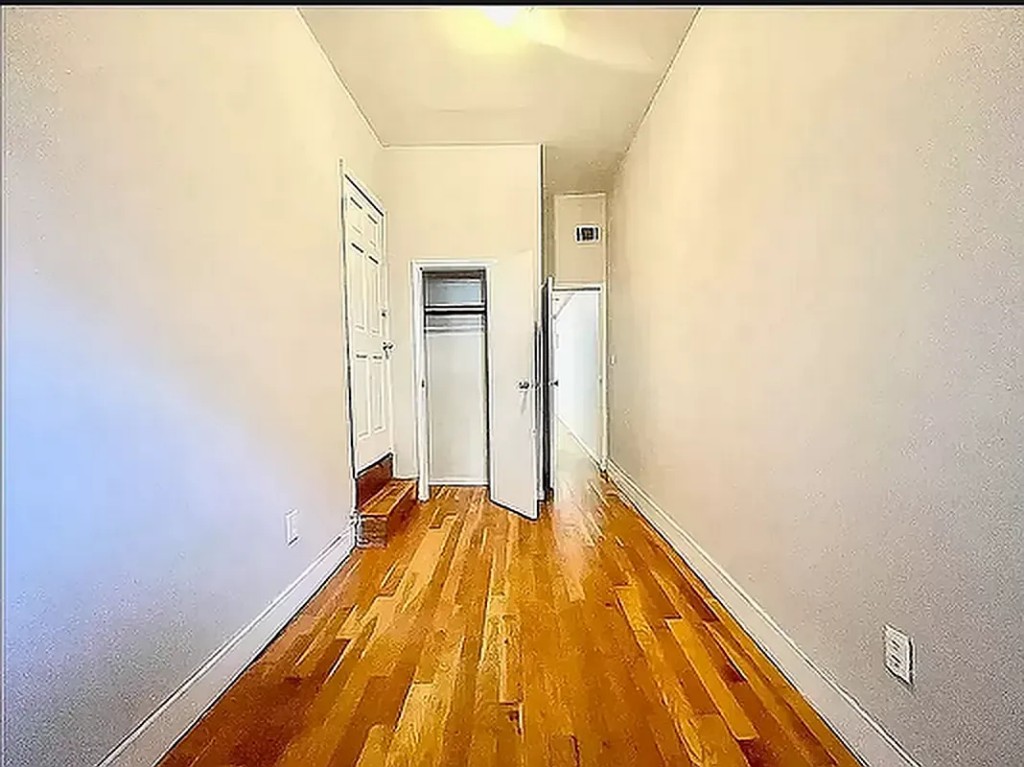 1044 Flushing Avenue 1R, Bushwick, Brooklyn, New York - 2 Bedrooms  
1 Bathrooms  
4 Rooms - 