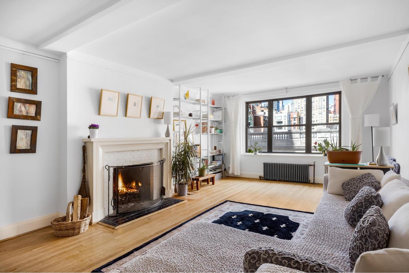 140 East 28th Street 8E, Kips Bay, Midtown East, NYC - 3 Bedrooms  
2 Bathrooms  
6 Rooms - 