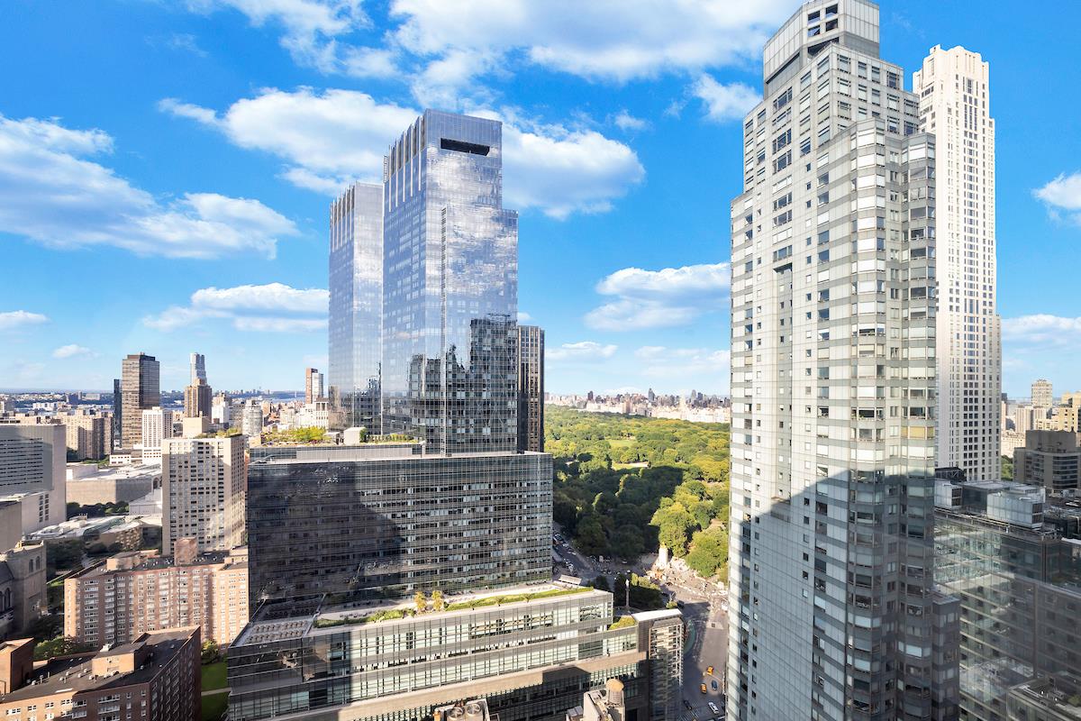 322 West 57th Street 53H, Hells Kitchen, Midtown West, NYC - 2 Bedrooms  
3 Bathrooms  
4 Rooms - 