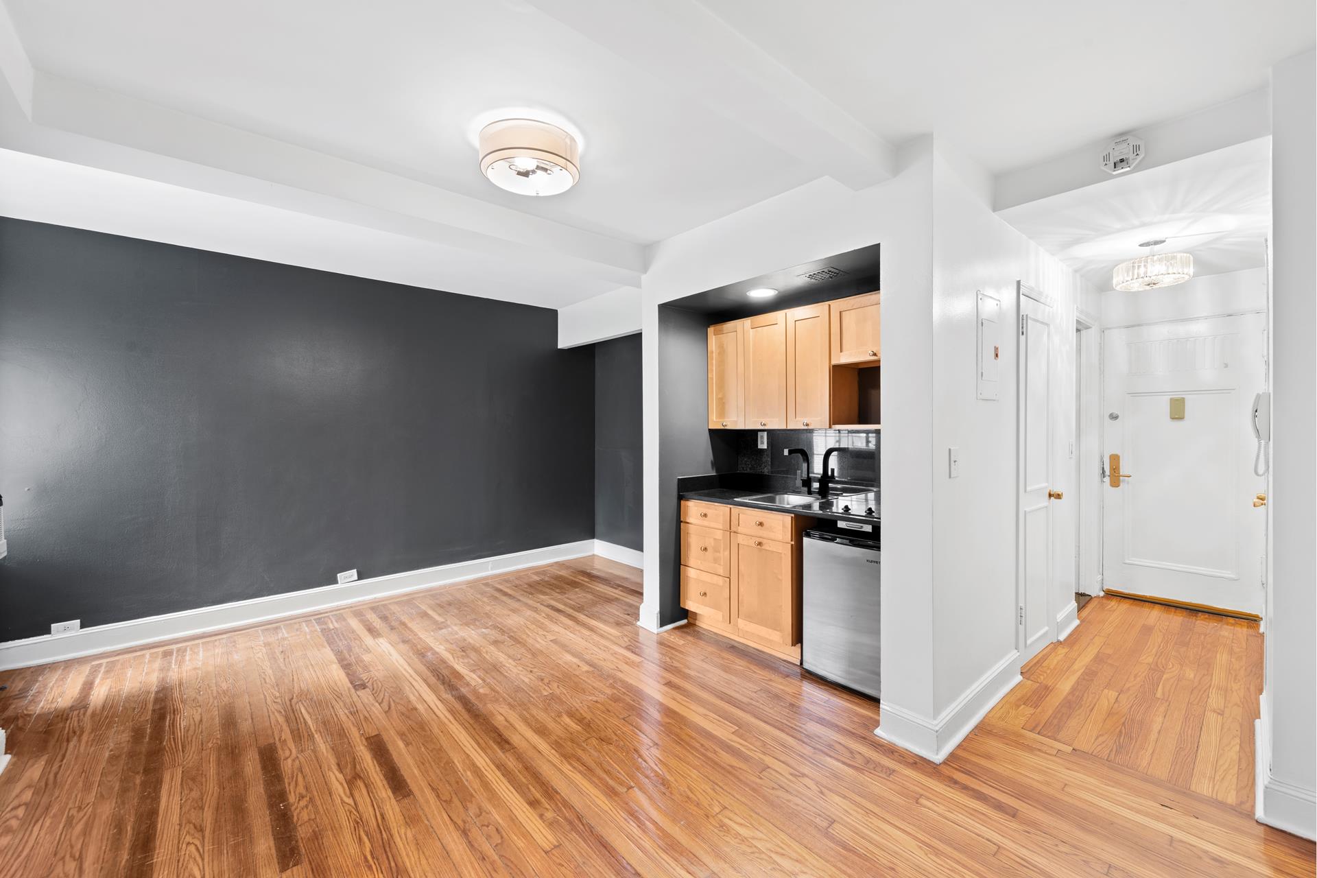 25 Tudor City Place 1009, Murray Hill, Midtown East, NYC - 1 Bathrooms  
1 Rooms - 