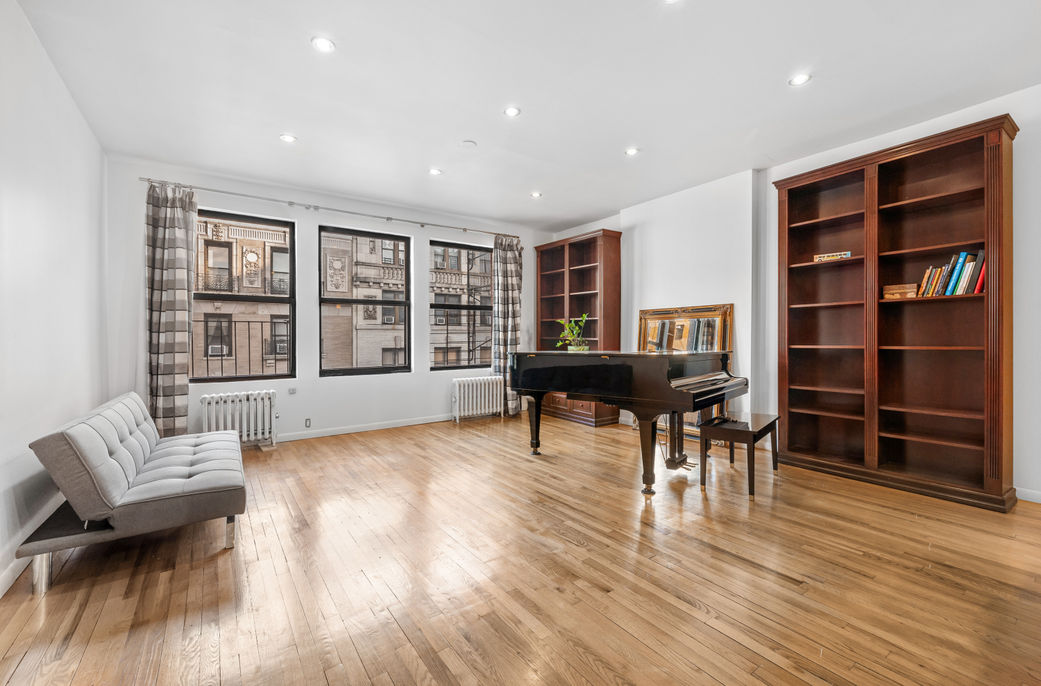 310 West 99th Street 802, Upper West Side, Upper West Side, NYC - 2 Bedrooms  
1 Bathrooms  
5 Rooms - 