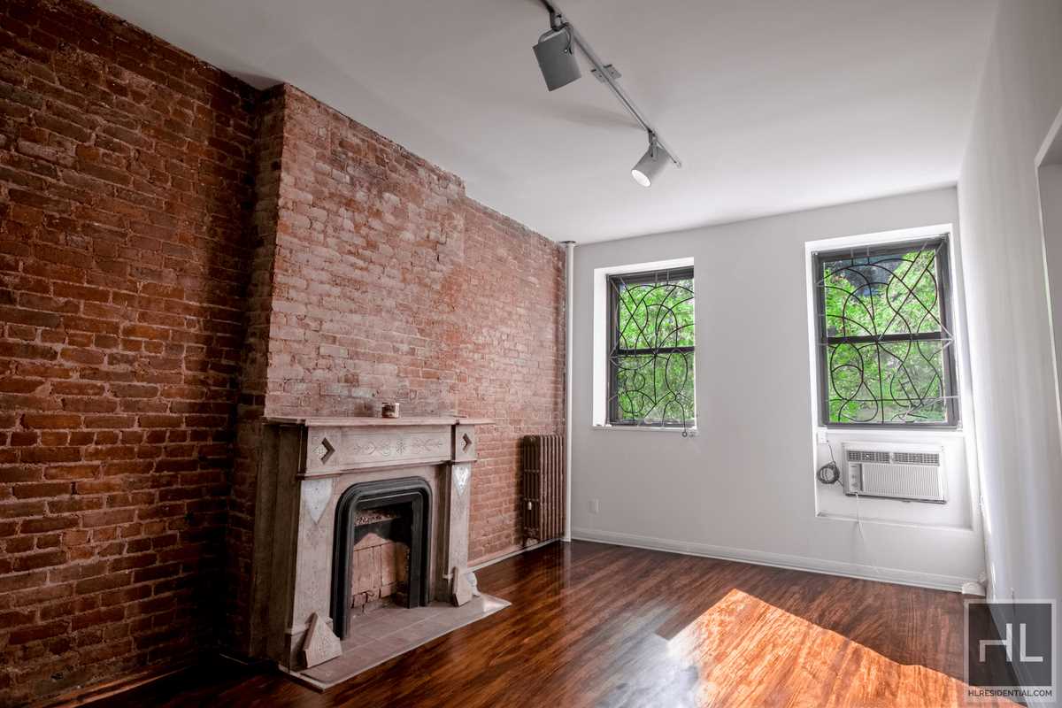 457 West 43rd Street 3F, Midtown West, Midtown West, NYC - 1 Bedrooms  
1 Bathrooms  
3 Rooms - 