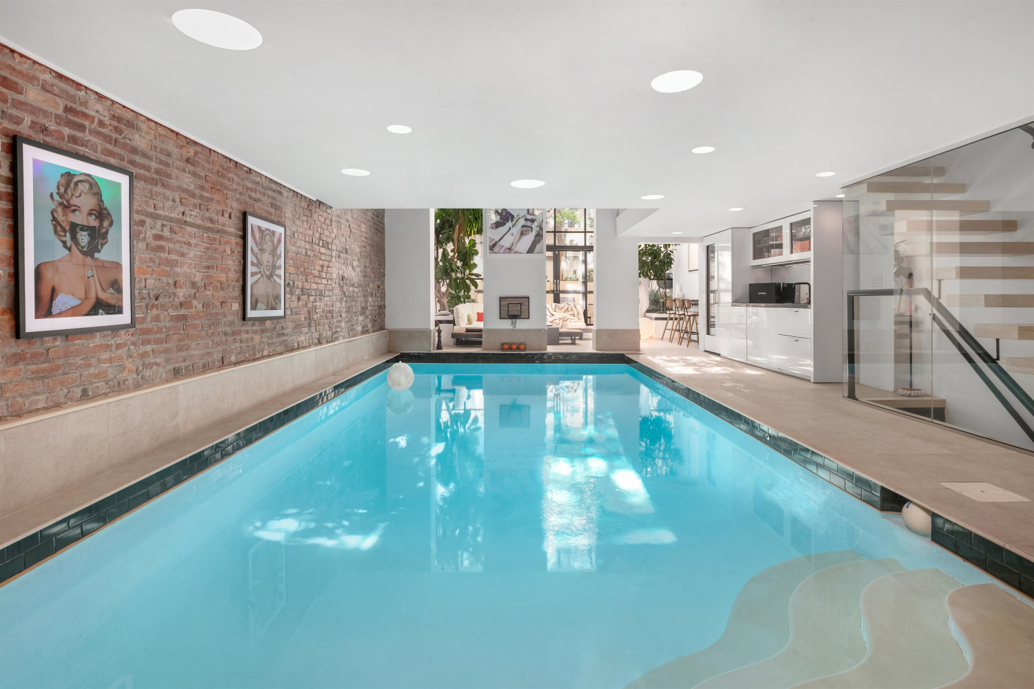 232 West 15th Street, Chelsea, Downtown, NYC - 6 Bedrooms  
5.5 Bathrooms  
14 Rooms - 