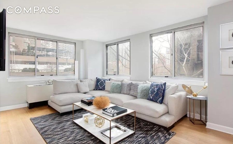 308 East 38th Street 3B, Murray Hill, Midtown East, NYC - 3 Bedrooms  
2 Bathrooms  
2 Rooms - 